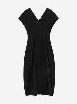 Vestido con escote de pico y cintura plisada
