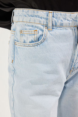 TRENDYOLMILLA Mavi Soluk Efekt Vintage Dusuk Bel Wide Leg Jeans TWOSS24JE00032