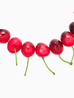 Колье на цепочке «Вишня», L=40 см, красное в золоте