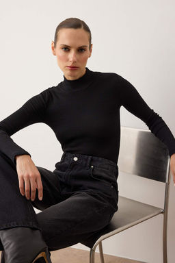 Siyah Fitted/Vucuda Oturan Dik Yaka Uzun Kol Fitilli Esnek Orme Bluz TWOAW21BZ0423