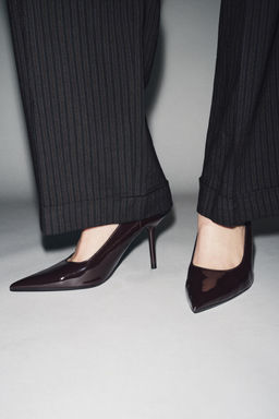 HIGH-HEEL SHOES WITH SIDE CUT-OUTS