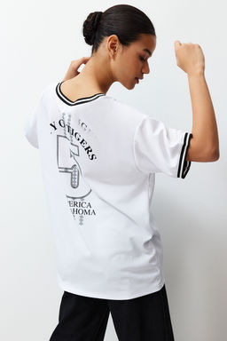 TRENDYOLMILLA Pembe Slogan Bask?l? Oversize/Genis Kesim V Yaka Orme T-Shirt TWOSS24TS00112 фото 4