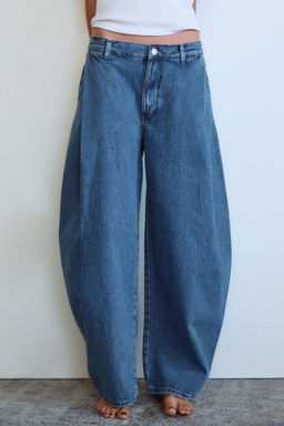 TRF LOW-RISE JEANS WITH PLEATS - Zara фото 2