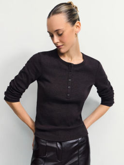 Лонгслив с застежкой на груди / Zarina