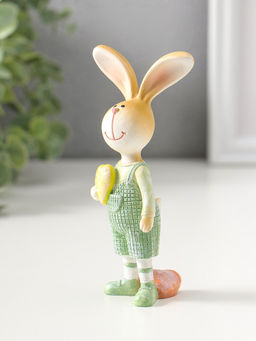Фигурка полистоун Зайчик в зеленый комбинезоне, с жёлтым сердцем, 13 см