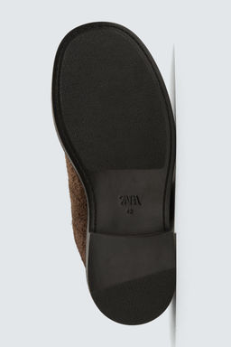 LEATHER CLOGS WITH BUCKLE