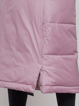 Пальто утепленное молодежное зимнее женское фиолетового цвета 59120F - CHOI PIGEON фото 12