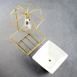 Горшок на подставке с синей подсветкой, керамический, 270 мл, 22×10×10 см, на батарейках AG3 (3 шт. в комплекте), белый на золотой подставке