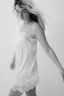 Camis?n lencero de sat?n con ribetes de encaje - H&m фото 3