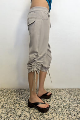 PANTAL?N CAPRI FRUNCES / Gris claro - Zara фото 5
