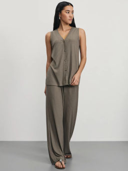 Трикотажный жилет в рубчик  / Zarina  фото 2