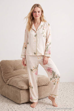 Beyaz _i_ekli Saten Dokuma Pijama Tak_m_ THMAW27PT00010