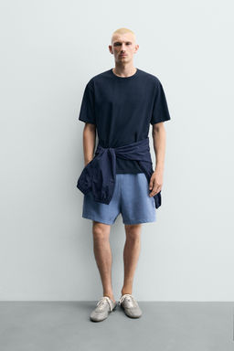 BERMUDA JOGGER LAVADA TEXTO ESTAMPADO / Celeste