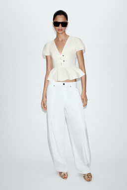 TOP PEPLUM CON BOTONES DORADOS / Blanco roto
