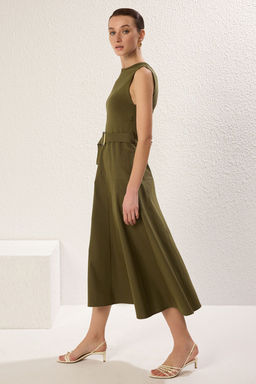 TRENDYOLMILLA Haki Kemerli A Kesim Midi Gabardin Dokuma Elbise TWOSS25EL00055  фото 8