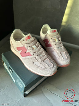 Кроссовки женские весенние