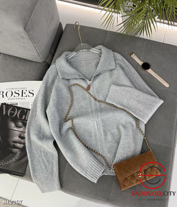 Свитер на замке женский