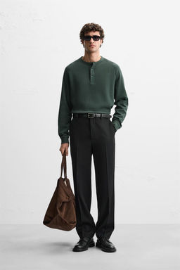 T-SHIRT WITH BUTTONED NECK