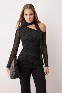 Siyah Cicekli Fitted/Vucuda Oturan Asimetrik Yaka Uzun Kollu Kusakl? Tul Orme Bluz TWOAW26BZ00346 - Trendyolmilla фото 2