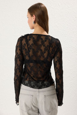 Trendyolmilla Siyah Dantel Fitted/Vucuda Oturan Buzgu/Drape ve Baglama Detayl? Esnek Orme Bluz TWOSS25BZ00270  фото 5