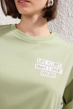 Mint %100 Pamuk Slogan Patch Detayl? Oversize/Genis Kesim Orme T-Shirt TWOSS25TS00143