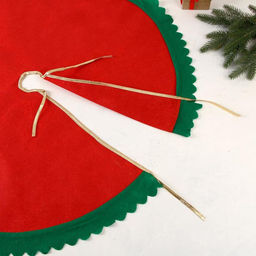 Коврик под ёлку «Зелёные рюши» 100 см, красно-зелёный