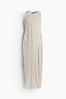 Vestido ajustado con transparencias