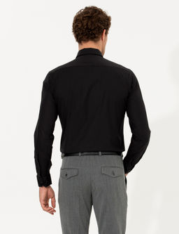 Черная базовая рубашка приталенного кроя с длинным рукавом - Cacharel фото 5