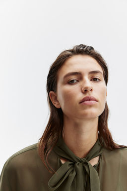 Blusa de gasa con lazada - H&m фото 3
