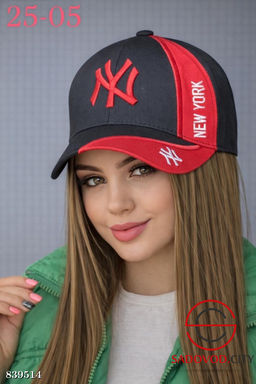 Кепка женская с логотипом