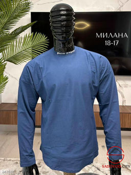 Лёгкий мужской свитер с надписью на спине