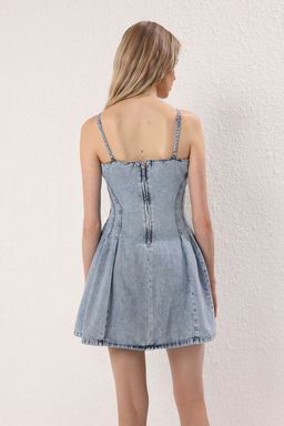Trendyolmilla Ac?k Mavi Etegi F?rf?rl? Ayarlanabilir Ask?l? Pileli Mini Denim Elbise TWOSS25EL00750  фото 4