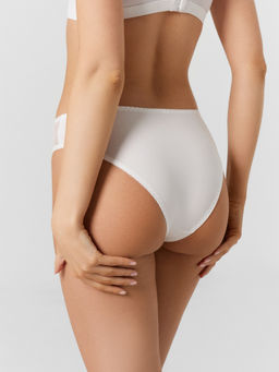 Цена за 2 штуки! Трусы женские белые с кружевными вставками