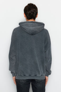 TRENDYOL MAN Antrasit %100 Pamuk Oversize/Genis Kesim Eskitme/Soluk Efektli Oyun Bask?l?Sweatshirt TMNAW24SW00140 - Trendyolmilla фото 6