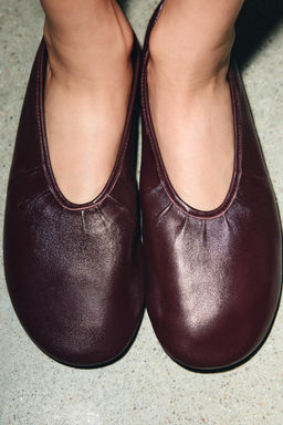 SOFT LEATHER BALLET FLATS - Zara фото 3