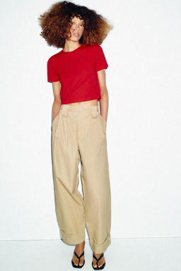 CAMISETA CROPPED MANGA CORTA / Rojo