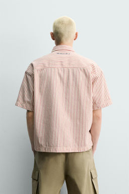 SOBRECAMISA RAYAS PARCHE CONTRASTE / Rojo