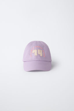 GORRA VARSITY BORDADO / Lila claro