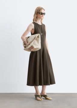 Vestido midi con l?neas de corte verticales