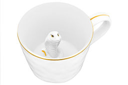 Кружка 300 мл 14*10*7,5 см Любопытная змея внутри кружки, белая с золотом - Elan gallery фото 6