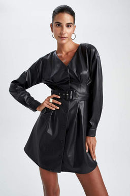 Мини-платье из искусственной кожи с V-образным вырезом и длинными рукавами - Defacto фото 6