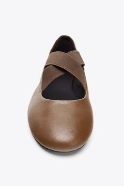 LEATHER BALLERINA SHOES WITH ELASTICATED CROSSOVER STRAPS - Zara фото 4