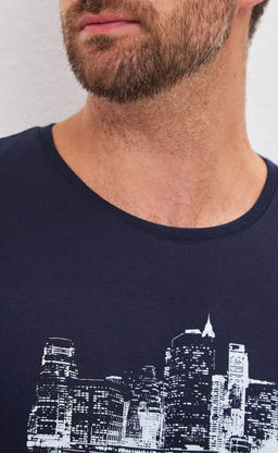 Лонгслив мужской с принтом F021-1001-430 темно-синий - Fine joyce фото 4