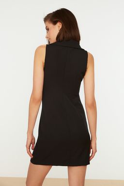 TRENDYOLMILLA Siyah Dugme Detayl? Kolsuz Dokuma Mini Ceket Elbise TWOSS19AP0280