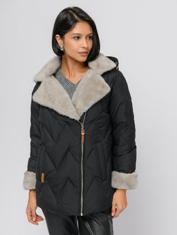 Куртка зимняя черного цвета с карманами и отложным воротником