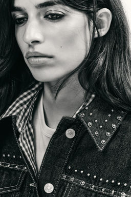 STUDDED DENIM-EFFECT JACKET - Zara фото 4