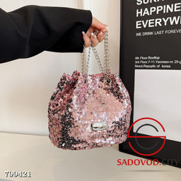 сумочка с пайетками и стильной цепочкой сумочка с пайетками и стильной цепочкой