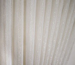 Готовые шторы арт. 239501/155, НАТУРЕЛЬ, с золотой люрексовой нитью, цвет молочно-кремовый, высота 155 см, ширина 300 см. Пошита на шторной ленте. Без подхватки. НИЗ ПРЯМОЙ, ГОТОВЫЕ ШТОРЫ, ширина от 150 см x высота 180 см (на шторной ленте)