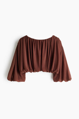 Top cropped con bajo globo