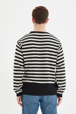 Trendyolmilla Man Siyah Casual Oversize Fit Pamuklu Genis Kal?p Bisiklet Yaka Cizgili Triko Kazak TMNAW22KZ1291  фото 5